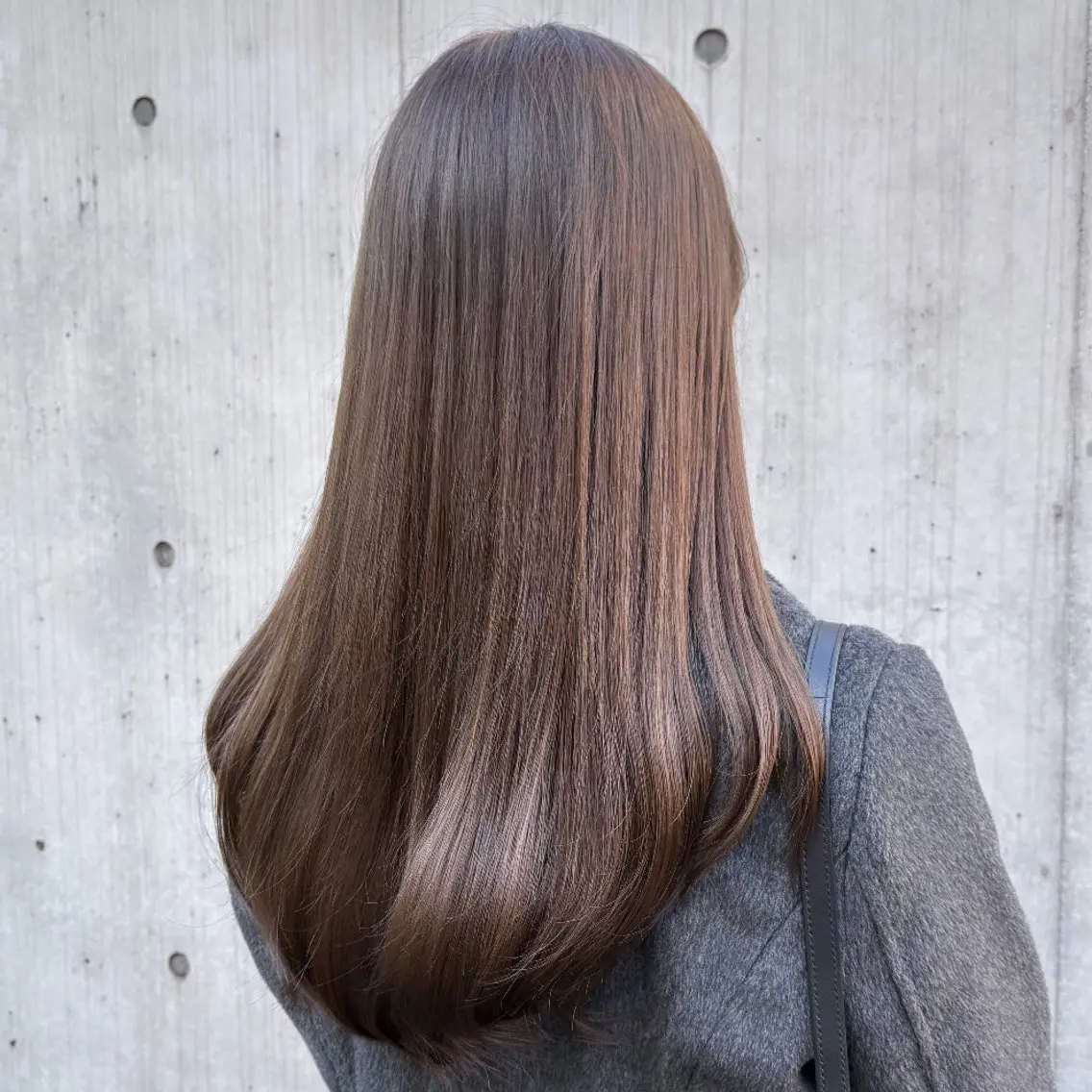 ミディアム カラー ブラウンカラー 透明感カラー グレージュ オリーブブラウン オリーブグレージュ カット ヘアカラー トリートメント ヘッドスパ ヘアセット カジュアルを女っぽく 𝗮𝘆𝗮𝗰𝗼のヘアスタイル