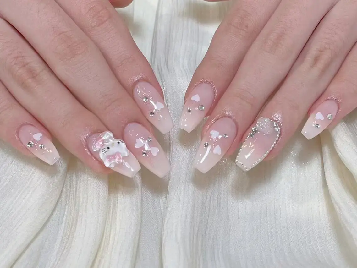 ミディアム ハンドネイル 💅 リリアのネイルデザイン