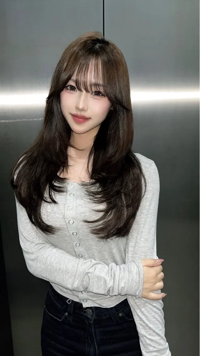 ロング レイヤーカット ロング カット 岩佐 柚太のヘアスタイル