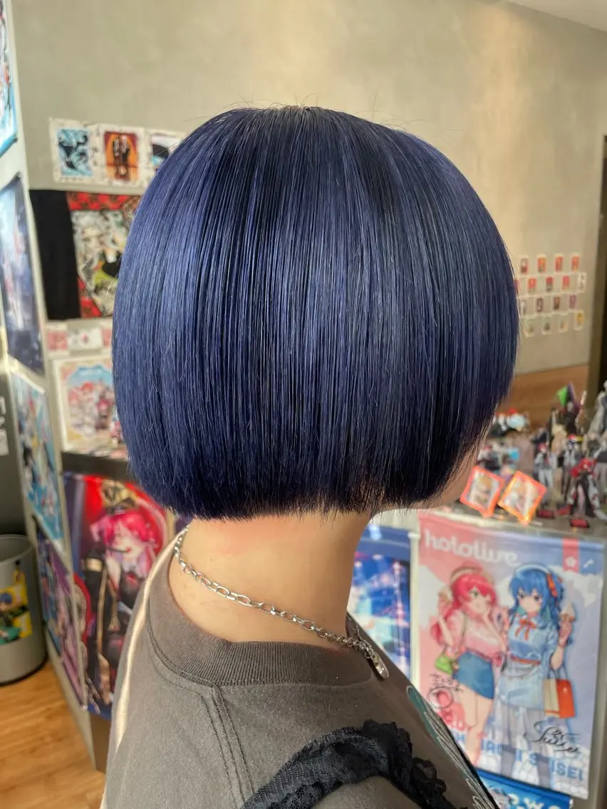 セミロング カラー ブリーチ ケアブリーチ ダブルカラー ネイビーカラー ヘアカラー トリートメント インナーカラー 推し ブリーチ 髪質改善のヘアスタイル