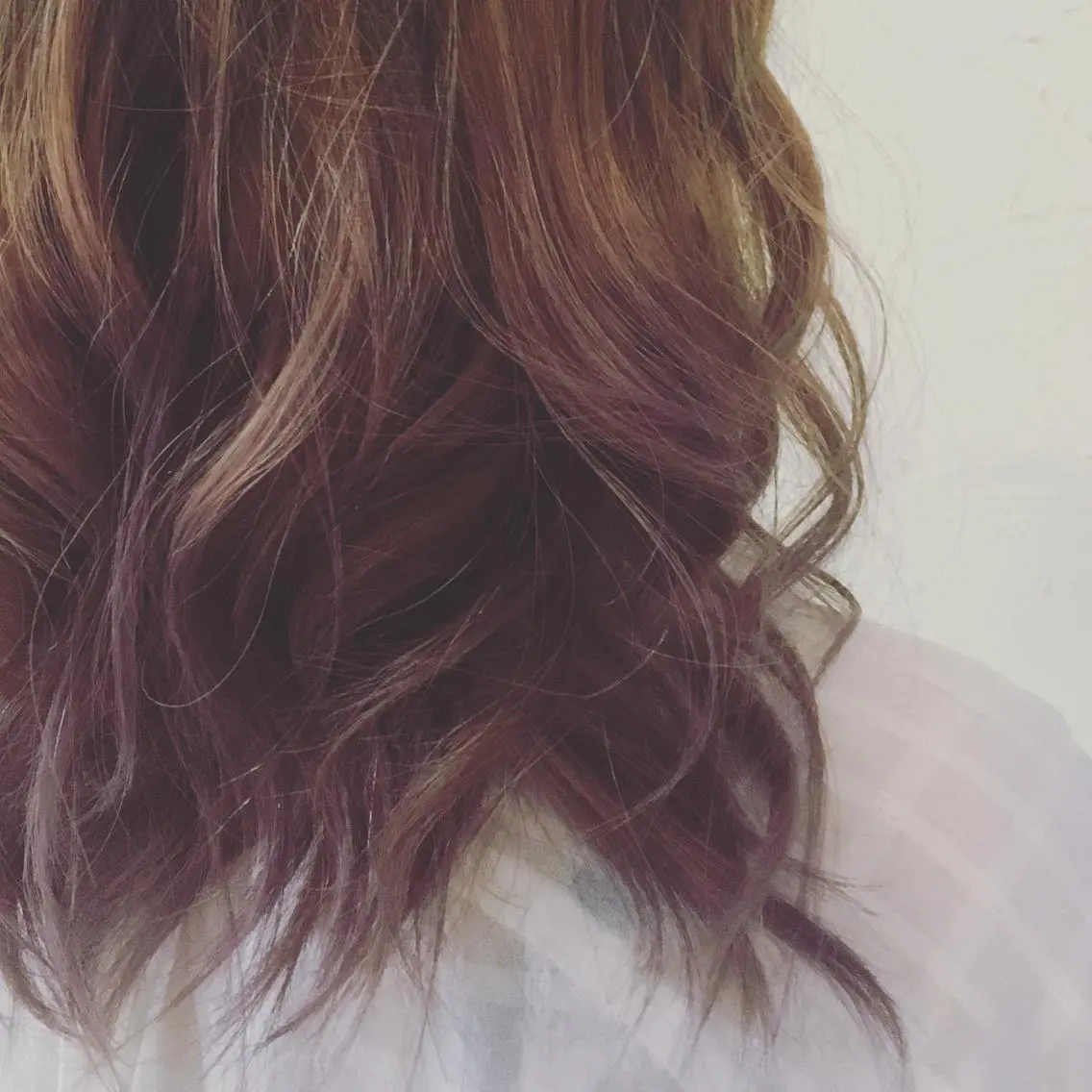 ミディアム セミロング ロング カラー グラデーションカラー ピンクカラー バイオレットカラー LoRE hair 四条河原町 西尾友里のヘアスタイル