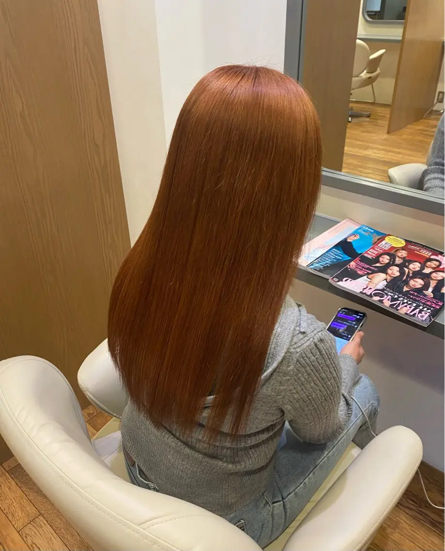 ロング カラー ブリーチ ブラウンカラー オレンジ オレンジブラウン ヘアカラー Ludwig AIRIのヘアスタイル