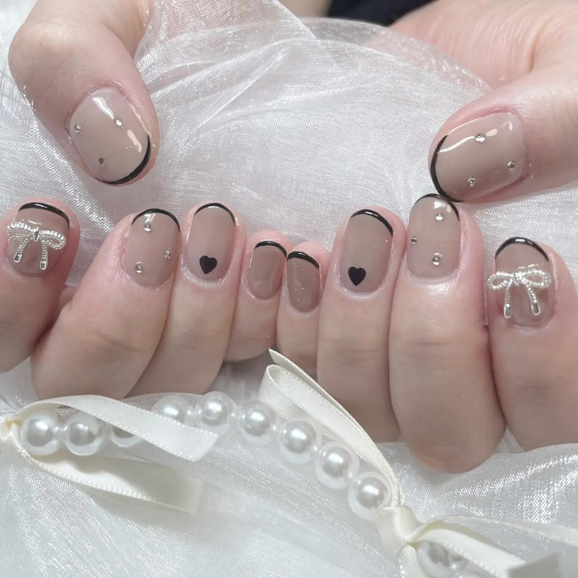 ネイル フレンチネイル ジェルネイル キラキラネイル 韓国ネイル 持ち込み fiore nail 🦋のネイルデザイン