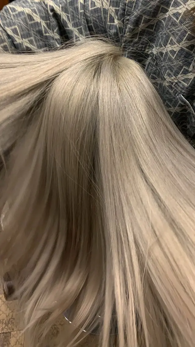 ロング カラー ベージュカラー ブリーチ 透明感カラー ハイトーンカラー ミルクティーベージュ HM hair salonのヘアスタイル