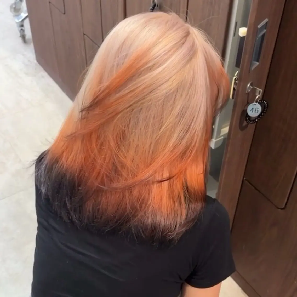セミロング ヘアカラー 🤍レイヤーカット ハイトーンまりん🤍のヘアスタイル