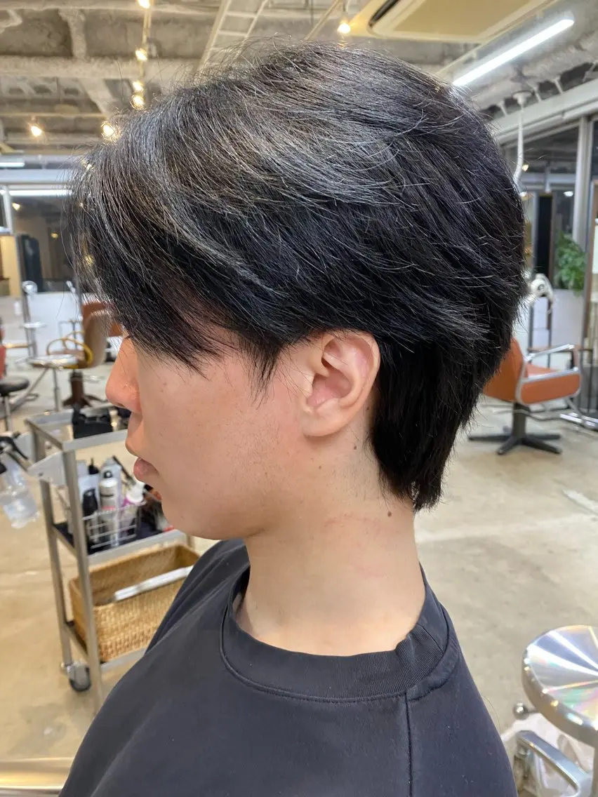 ミディアム 吉浦 知宏のヘアスタイル