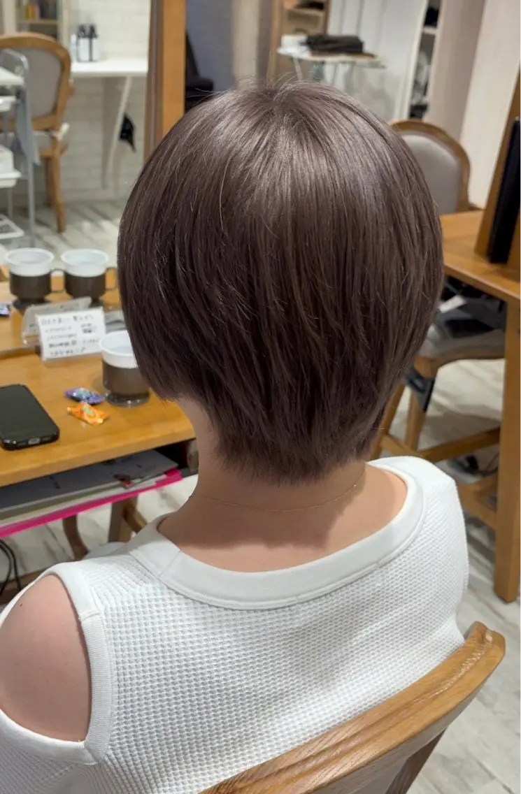 ショート カラー ベージュカラー ブリーチ ブラウンカラー 透明感カラー グレージュ カット ヘアカラー レイヤー/透明感 HIRARIのヘアスタイル