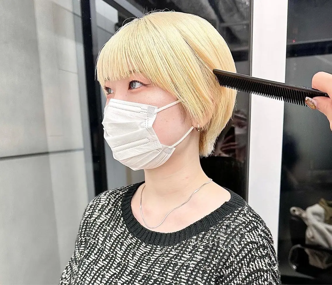 ショート ヘアカラー トリートメント ハイトーン🤍 古江 実夢のヘアスタイル