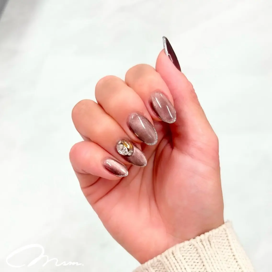 おすすめ定額ネイル🤎【他店オフ無料】マグネット+ラメライン+パーツ💅¥9500→¥7500の写真