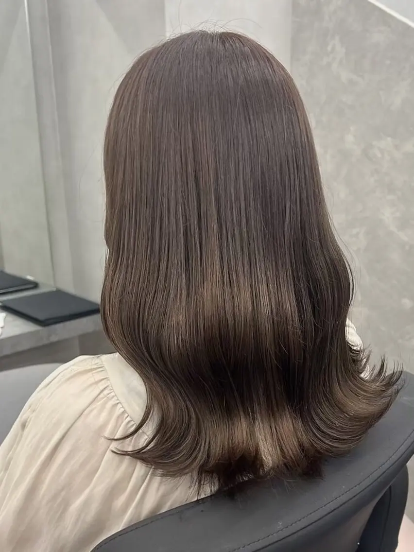 カラー 江坂 misaki のヘアスタイル