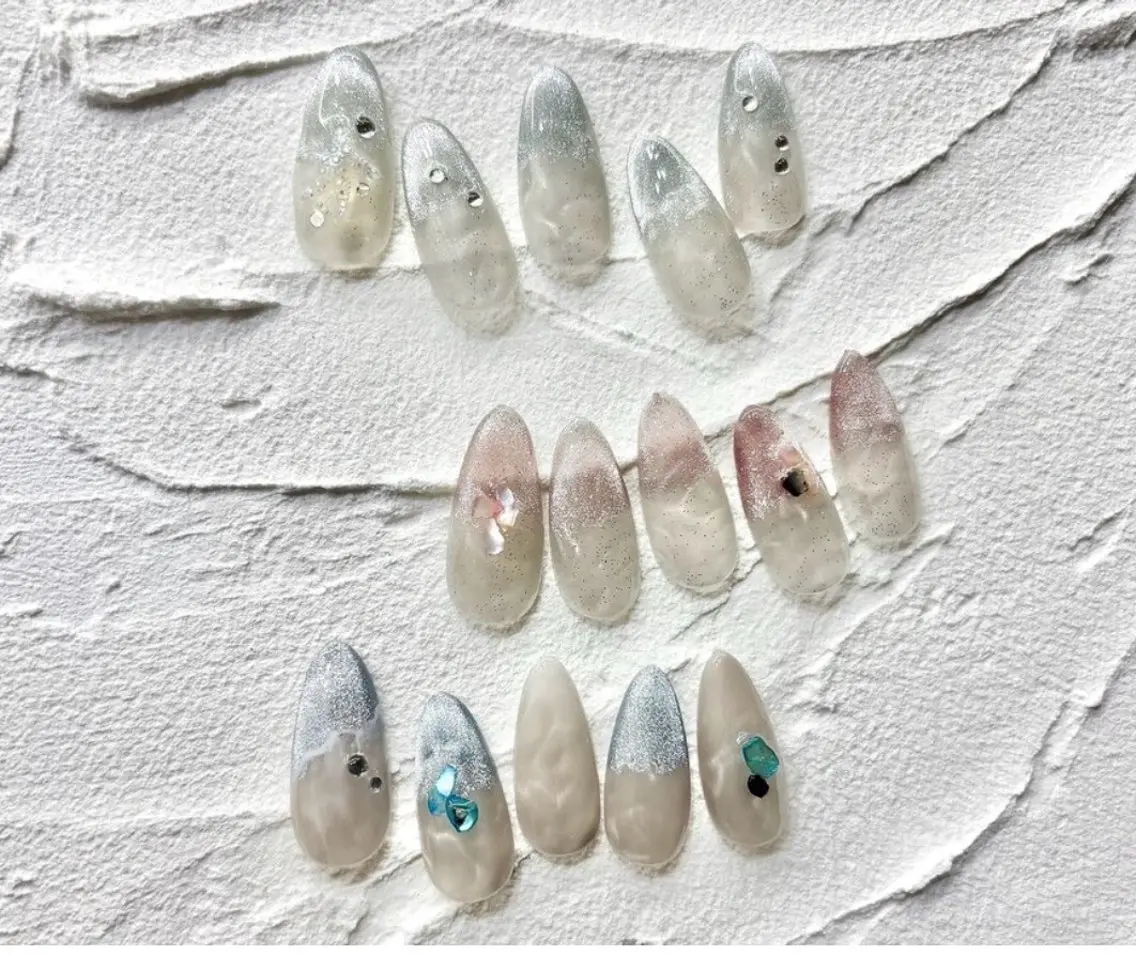SNSで話題のキラキラ✨水面ネイル✨オフ込み💅¥6100の写真