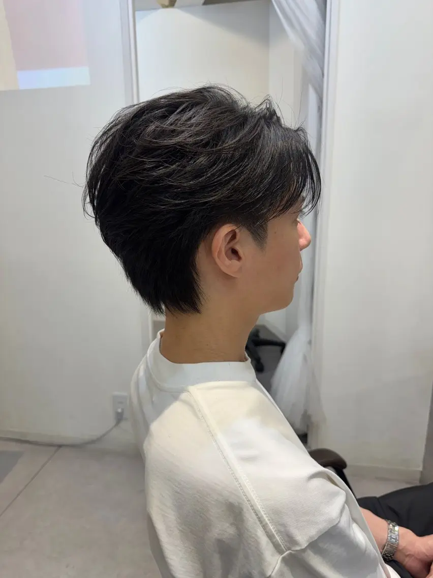 ミディアム メンズ センターパート メンズウルフカット ウルフカット カット 似合う髪型が 分からない方へのヘアスタイル