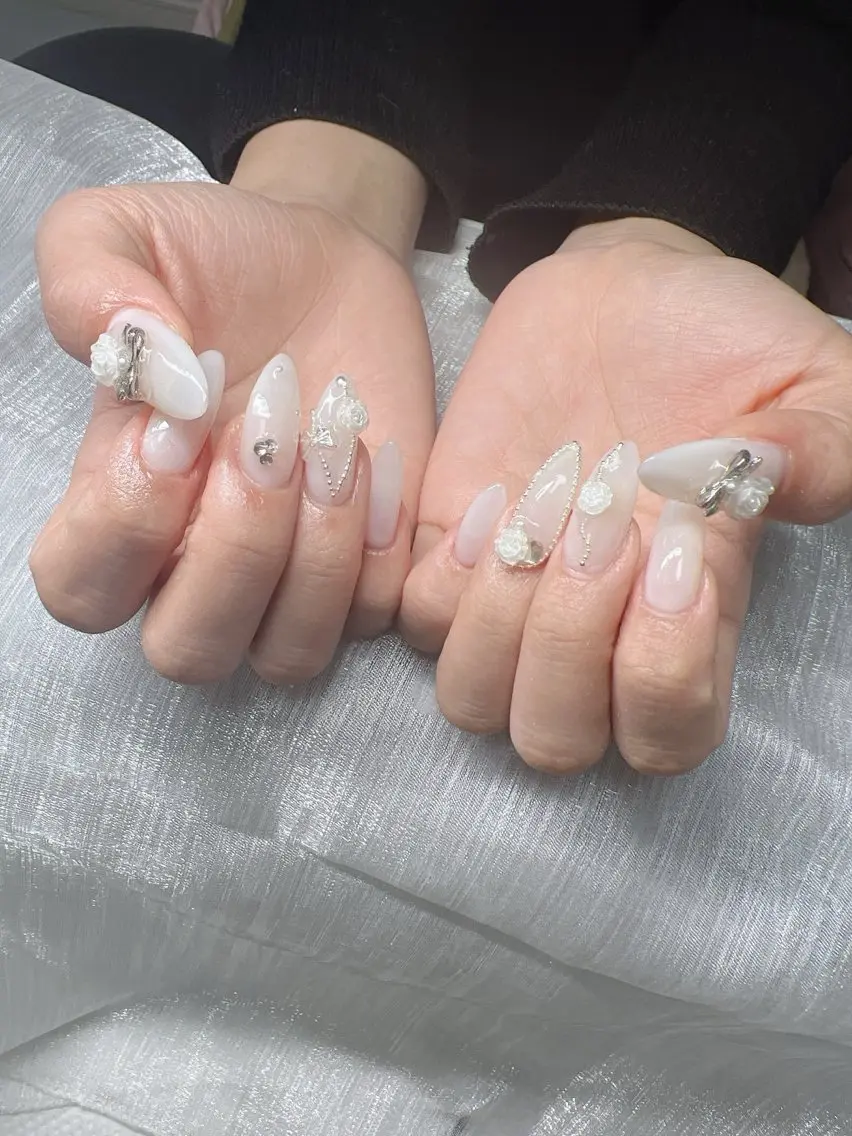 ネイル オーロラネイル チークネイル 長さ出し フットネイル フレンチネイル ハンドネイル Lee Nailsのネイルデザイン