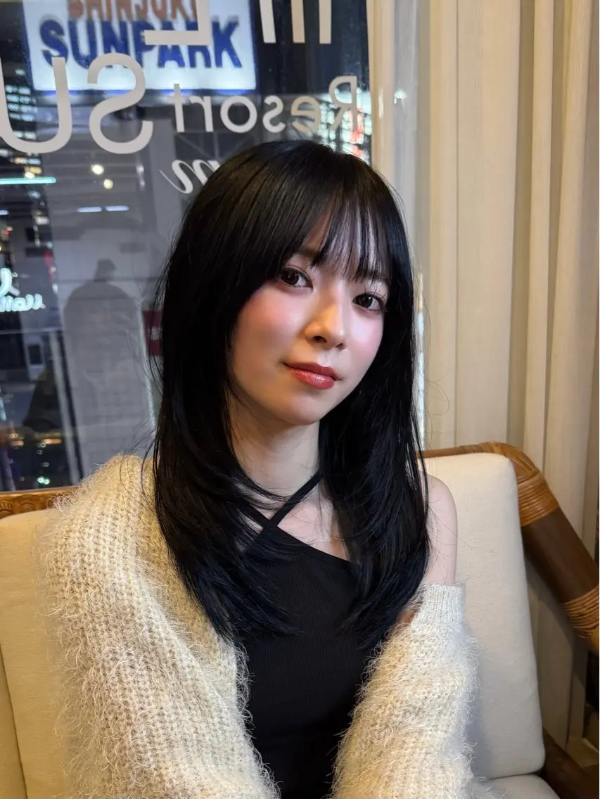 ロング カラー ロングレイヤー 黒髪 レイヤーカット ロング トリートメント カット ヘアカラー トリートメント Bonheur銀座 /前田 栞九郎のヘアスタイル