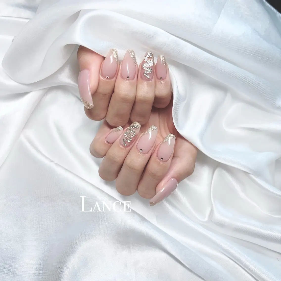 ネイル オーロラネイル フットネイル キラキラネイル 韓国ネイル ラメ(グリッター) ハンドネイル Lance nailのネイルデザイン