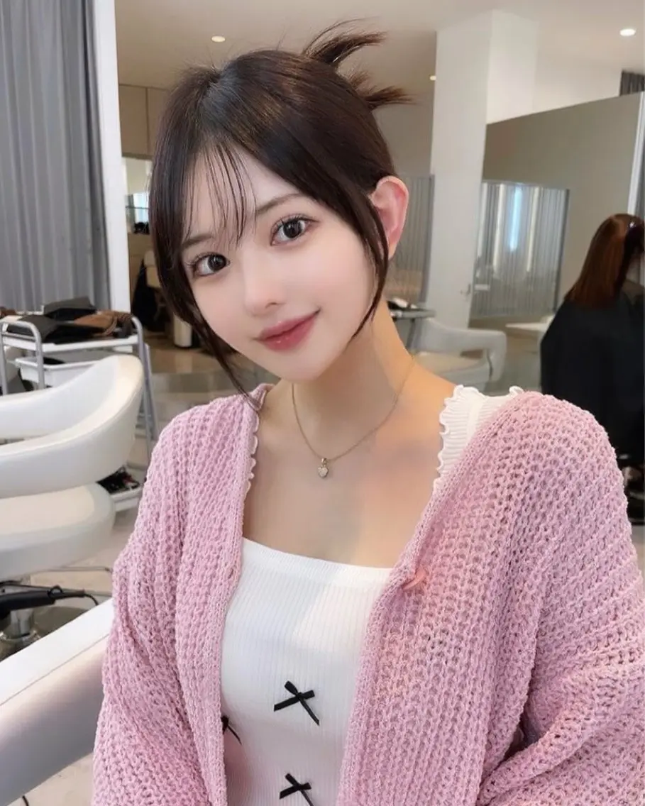 セミロング 顔周りカット カット ヘアカラー トリートメント City/louwe 韓国レイヤーカットのヘアスタイル