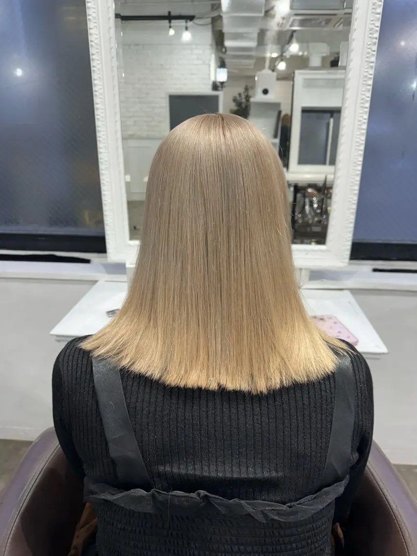 セミロング カラー バレイヤージュ ミストバング ベージュカラー ブリーチ 抜きっぱなしブロンド 札幌ブリーチカラー/ ダブルカラー/ドイのヘアスタイル
