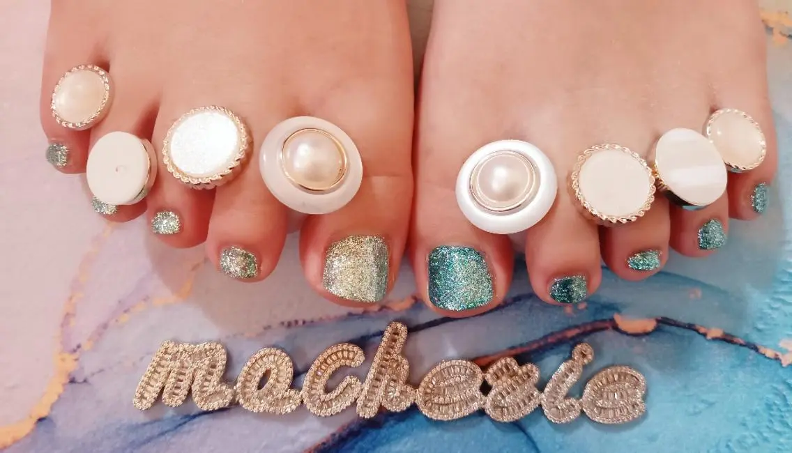 ネイル ブルー グリーン キラキラネイル フットネイル Nail Salon macherieのネイルデザイン