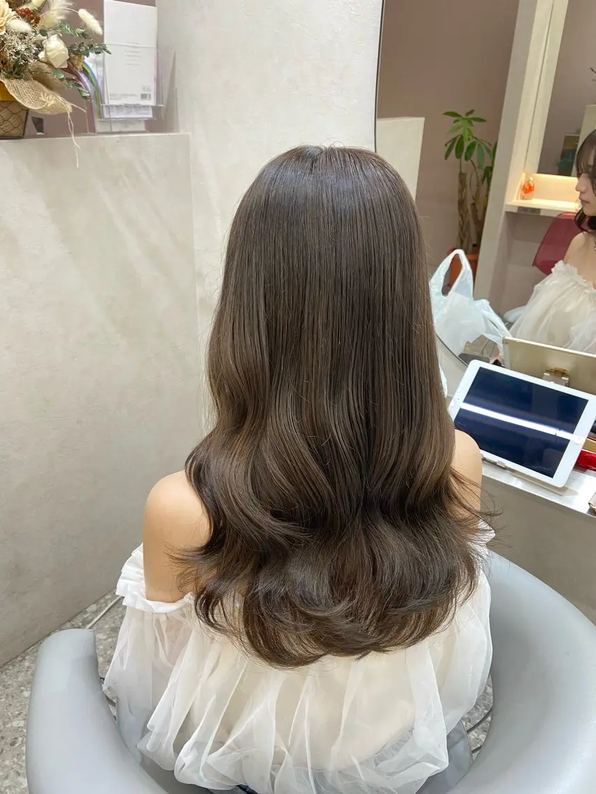 ロング カラー ブリーチ ケアブリーチ ダブルカラー グレージュ 新宿/韓国ヘア 中明度カラー/かやのヘアスタイル