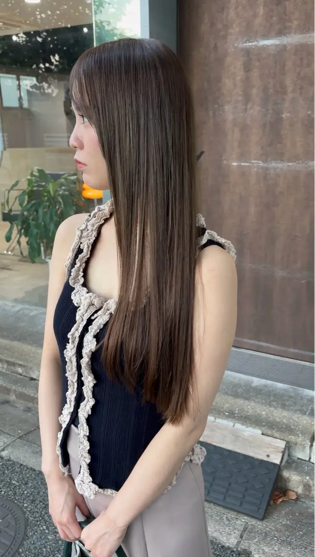 ロング カラー ロングレイヤー ベージュカラー オリーブベージュ レイヤーカット ロング カット ヘアカラー トリートメント 城慎太郎 大濠/レイヤーカットのヘアスタイル