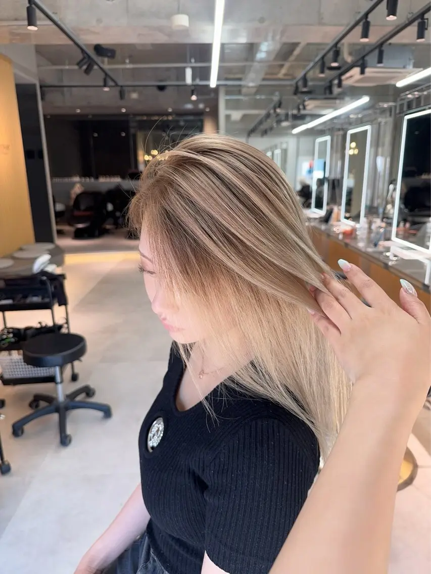 セミロング カラー バレイヤージュ レイヤーカット ヘアカラー トリートメント ARIA💎縮毛矯正 ブリーチ💎複雑履歴のヘアスタイル
