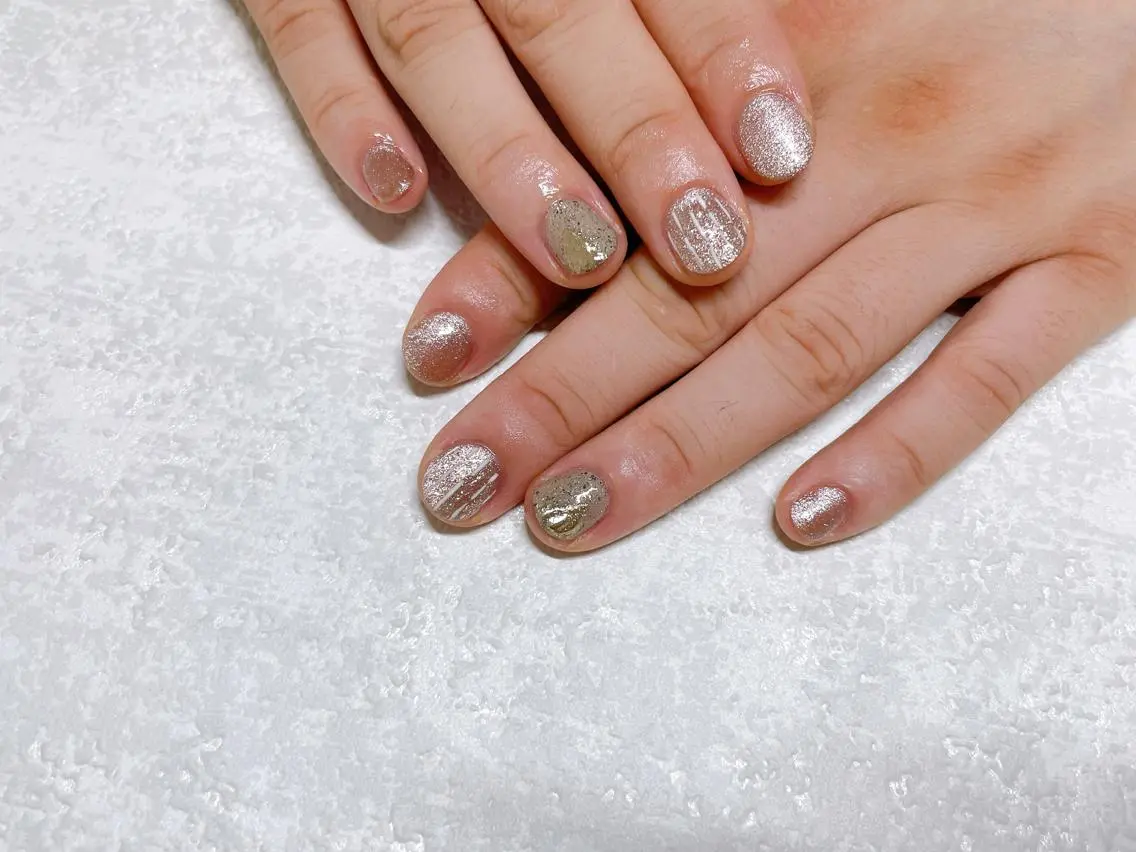 ネイル オーロラネイル フラワーネイル フットネイル フレンチネイル ジェルネイル ハンドネイル mogunail &blowのネイルデザイン