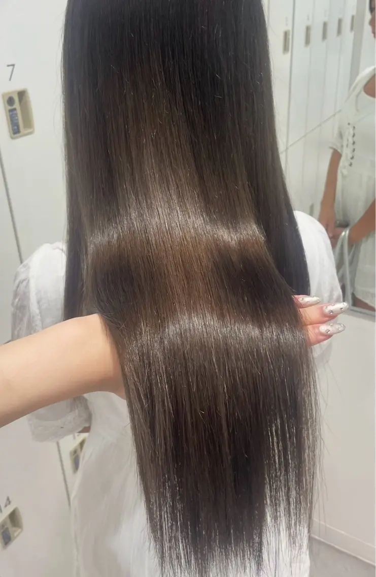ロング パーマ ストレートパーマ 縮毛矯正 Kana 艶カラー透明感カラーのヘアスタイル
