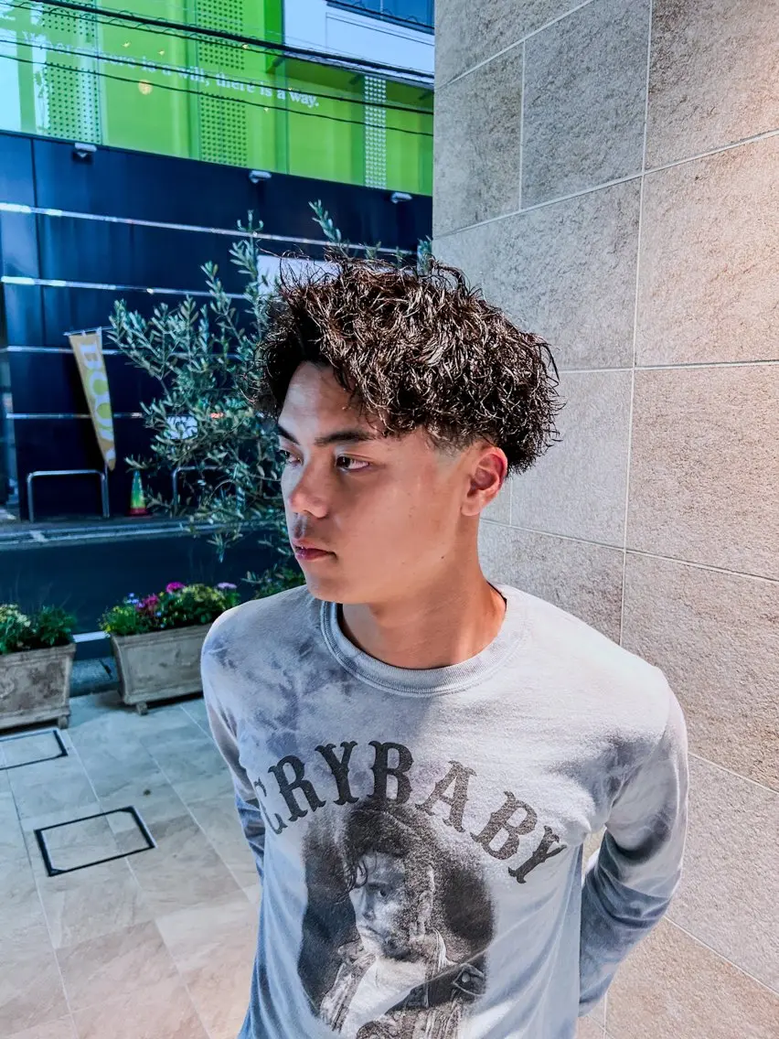 ショート パーマ メンズ フェードカット メンズ カラー特化/ カラー特化/池田海斗のヘアスタイル