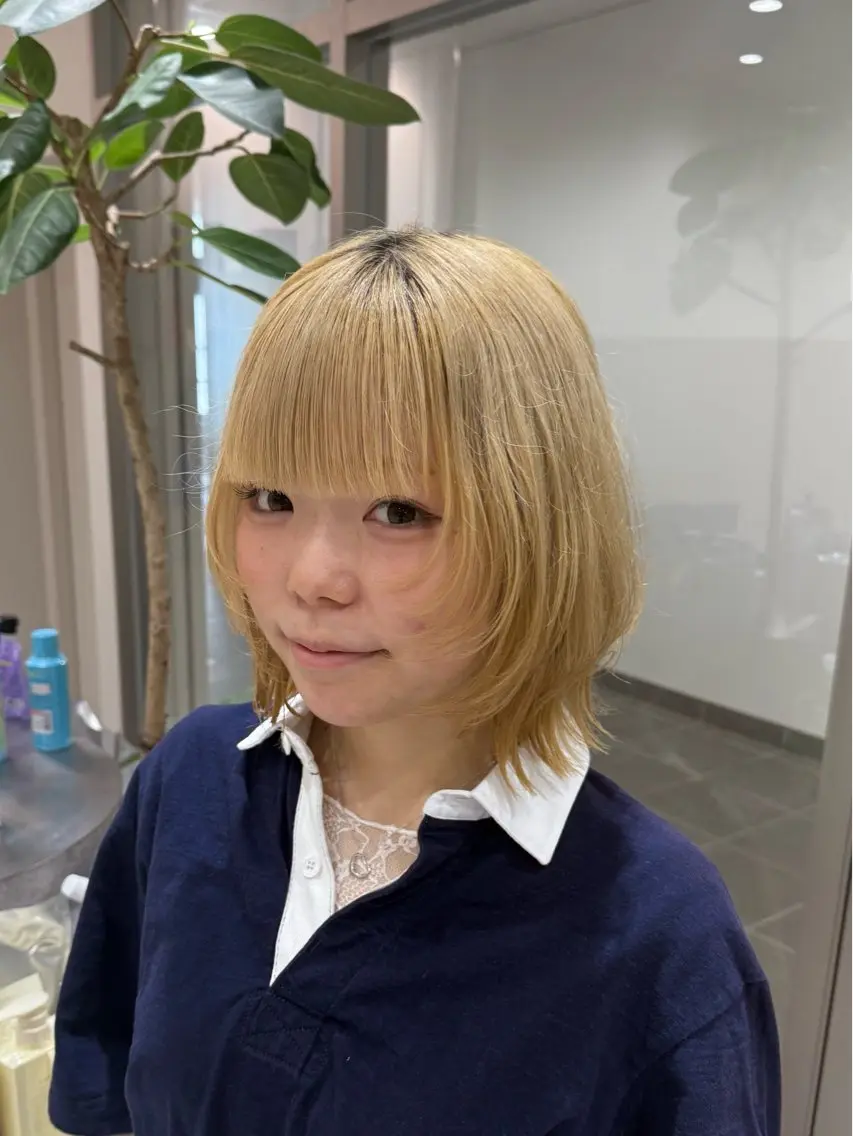 ショート カラー ボブレイヤー ハイトーンカラー ボブ レイヤーカット カット 韓国レイヤー｜ ハイトーン｜ココナのヘアスタイル
