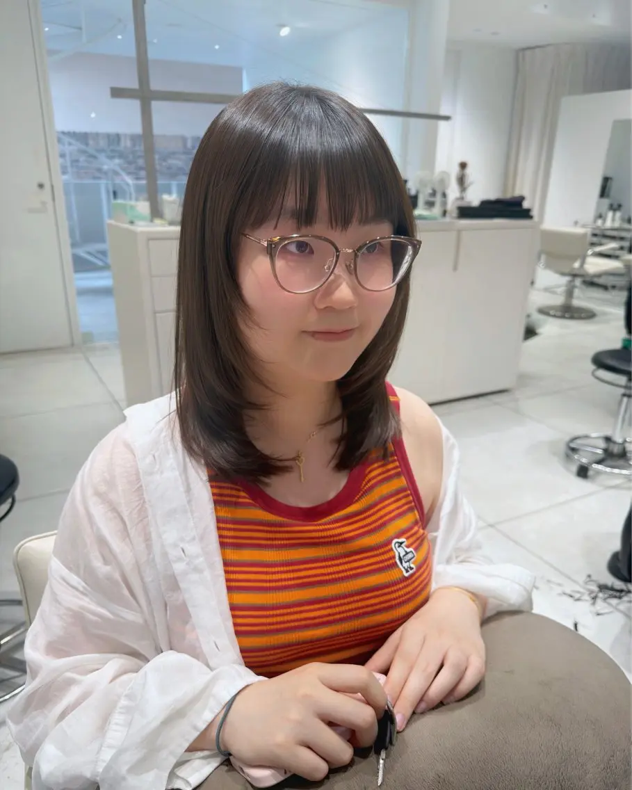 ミディアム カラー パーマ ミディアムレイヤー くせ毛 顔まわりレイヤー 髪質改善 レイヤーカット カット ヘアカラー トリートメント ヘッドスパ ヘアセット レイヤーカット/縮毛 ‎矯正/川添桃花‎のヘアスタイル