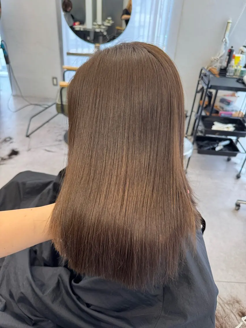 ミディアム カラー ヘアアレンジ カット ヘアカラー トリートメント 暖色系/透明感 治野心のヘアスタイル