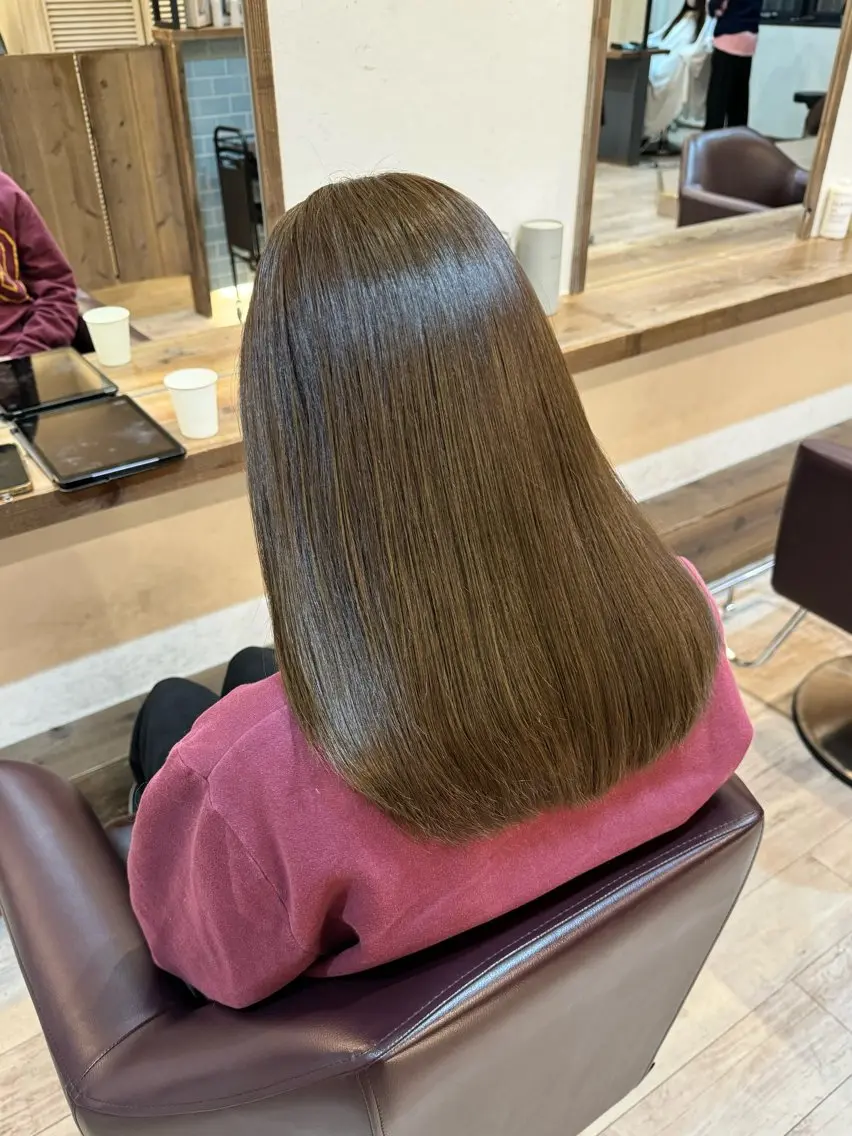 ロング カラー ベージュカラー オリーブベージュ 内沼 恵留菜のヘアスタイル