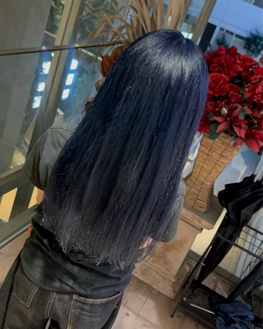 ロング カラー ブリーチ ブルーカラー ダブルカラー ハイトーンカラー ネイビーカラー ヘアカラー アニメ好き🎮メンズ ブリーチカラー/僚汰のヘアスタイル
