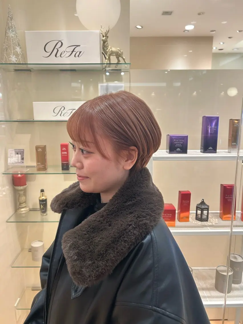 ショート カラー ブリーチ 三富 陽菜のヘアスタイル