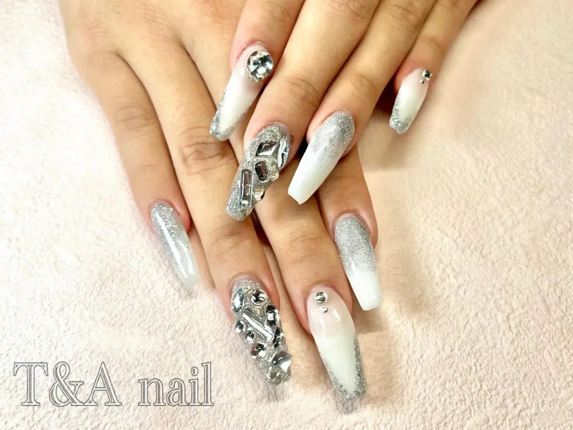 ロング ネイル ロング 長さ出し ジェルネイル キラキラネイル ロングネイル T&A nailのネイルデザイン