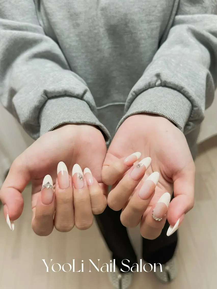 ネイル アートネイル オーロラネイル チークネイル フレンチネイル ガラスフレンチ ハンドネイル 🎀YooLi Nail salonのネイルデザイン