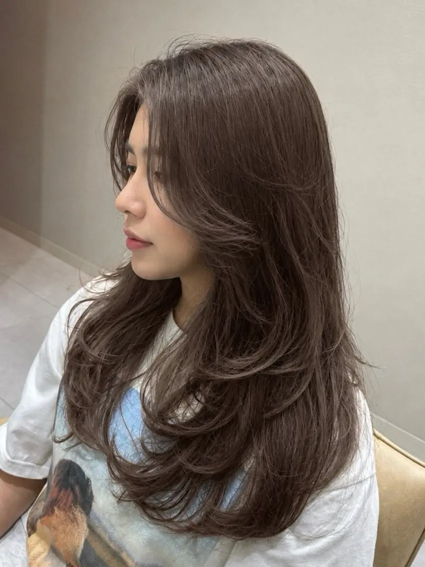 ロング カラー ベージュカラー ブリーチ ダブルカラー ヘーゼル ブリーチなしカラー ヘアカラー トリートメント 韓国レイヤー｜ ハイトーン｜ココナのヘアスタイル