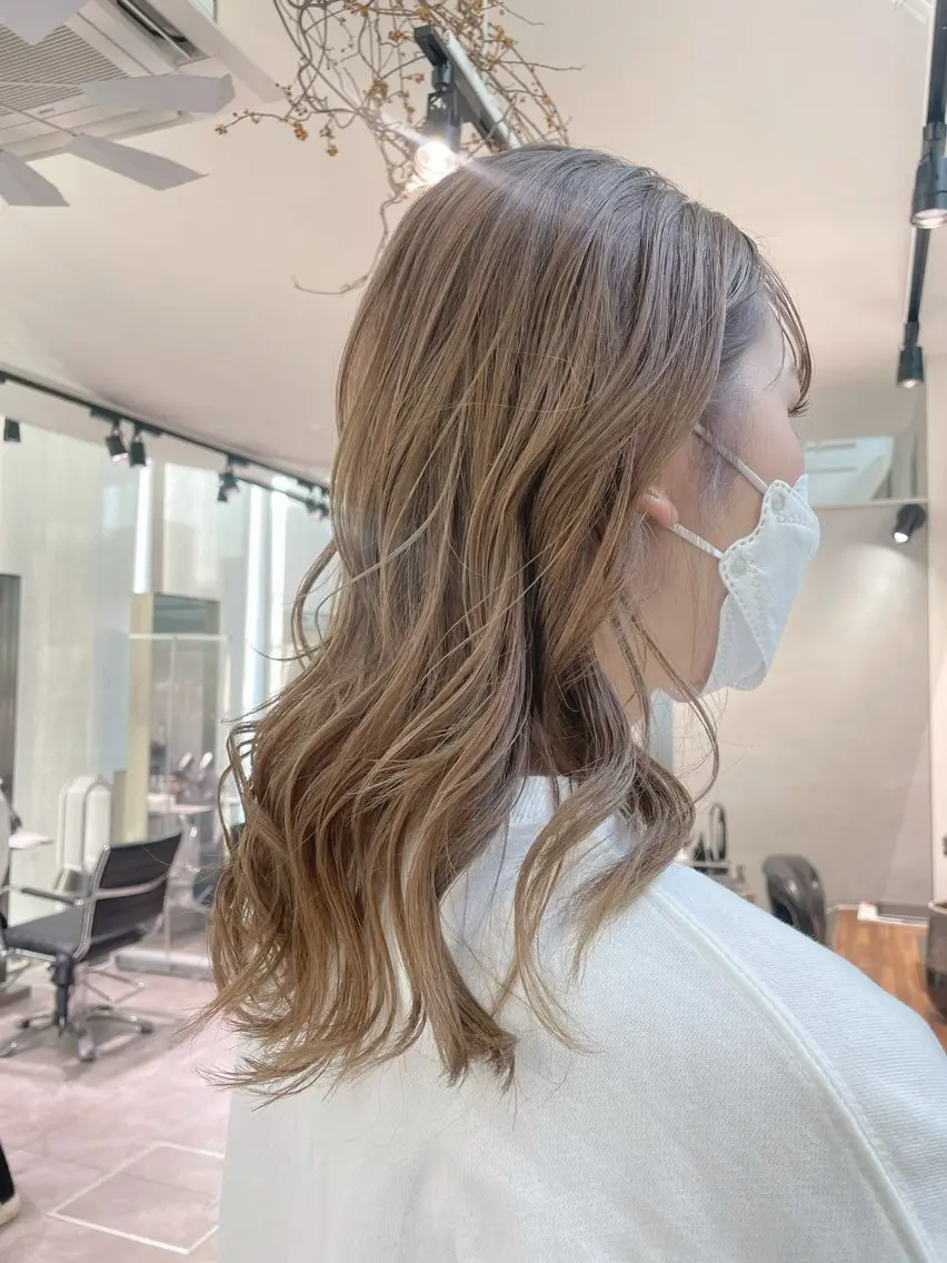 セミロング カラー グレージュ カット ヘアカラー トリートメント CHERIEブリーチ ダブルカラー 天神のヘアスタイル