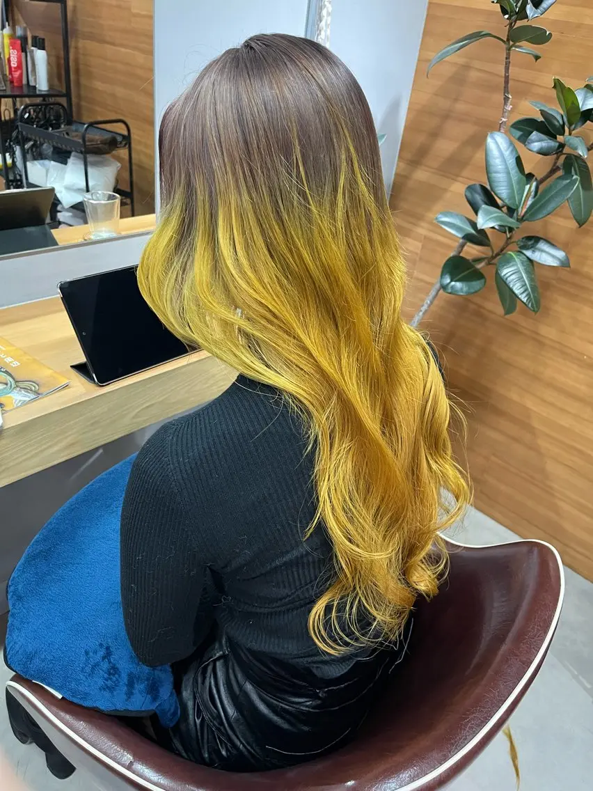 ロング カラー 透明感ハイトーン🦄 キラ🌈のヘアスタイル