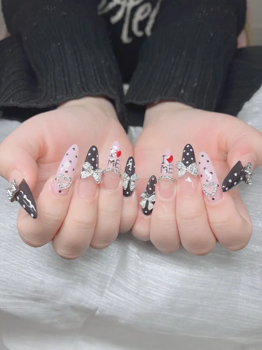 ネイル 長さ出し グラデーション 卒業式 キラキラネイル マグネットネイル Lee Nails チップ長さだし専門店のネイルデザイン