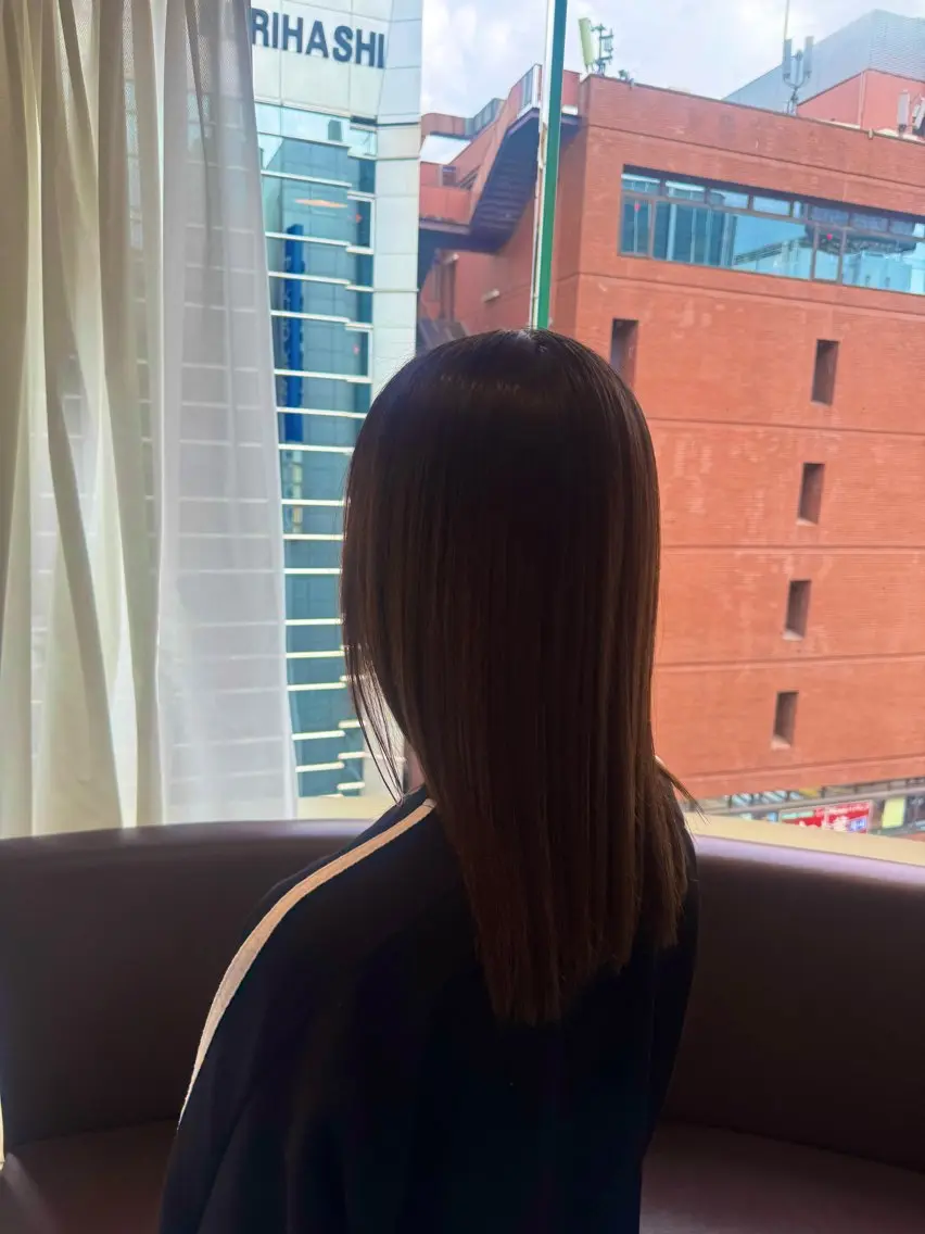 ミディアム カット 縮毛矯正 透明感カラー💜 モテ髪 空陽💙のヘアスタイル
