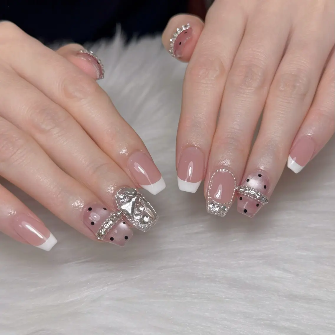 ネイル アートネイル オーロラネイル フラッシュネイル ガーリー キラキラネイル ハンドネイル Una NAILMANAMIのネイルデザイン