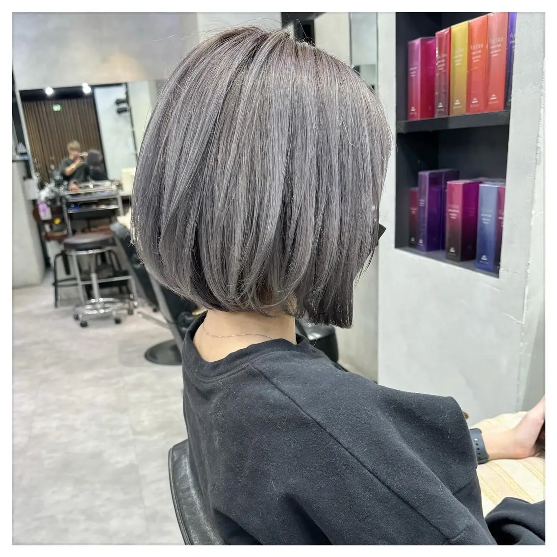 ショート ボブ カット ヘアカラー トリートメント ショート・ハイトーン ズーキーのヘアスタイル