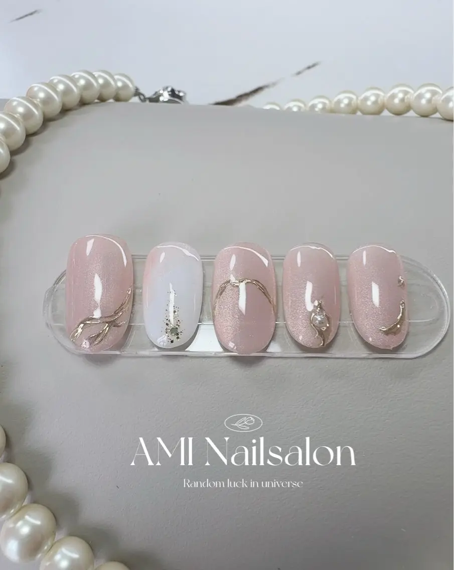 🉐ハンドネイル🉐ナチュラルマグネット🧲 ニュアンスネイル✨お好みのカラー、デザイン変更可能🌟自爪オフ、ケア込み✨の写真