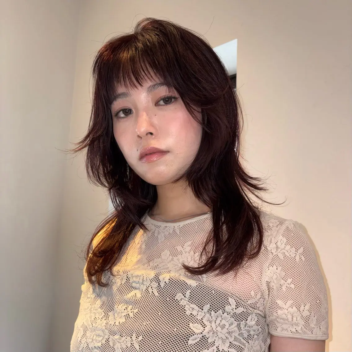 ミディアム くびれヘア Ayaka 透明感カラーのヘアスタイル