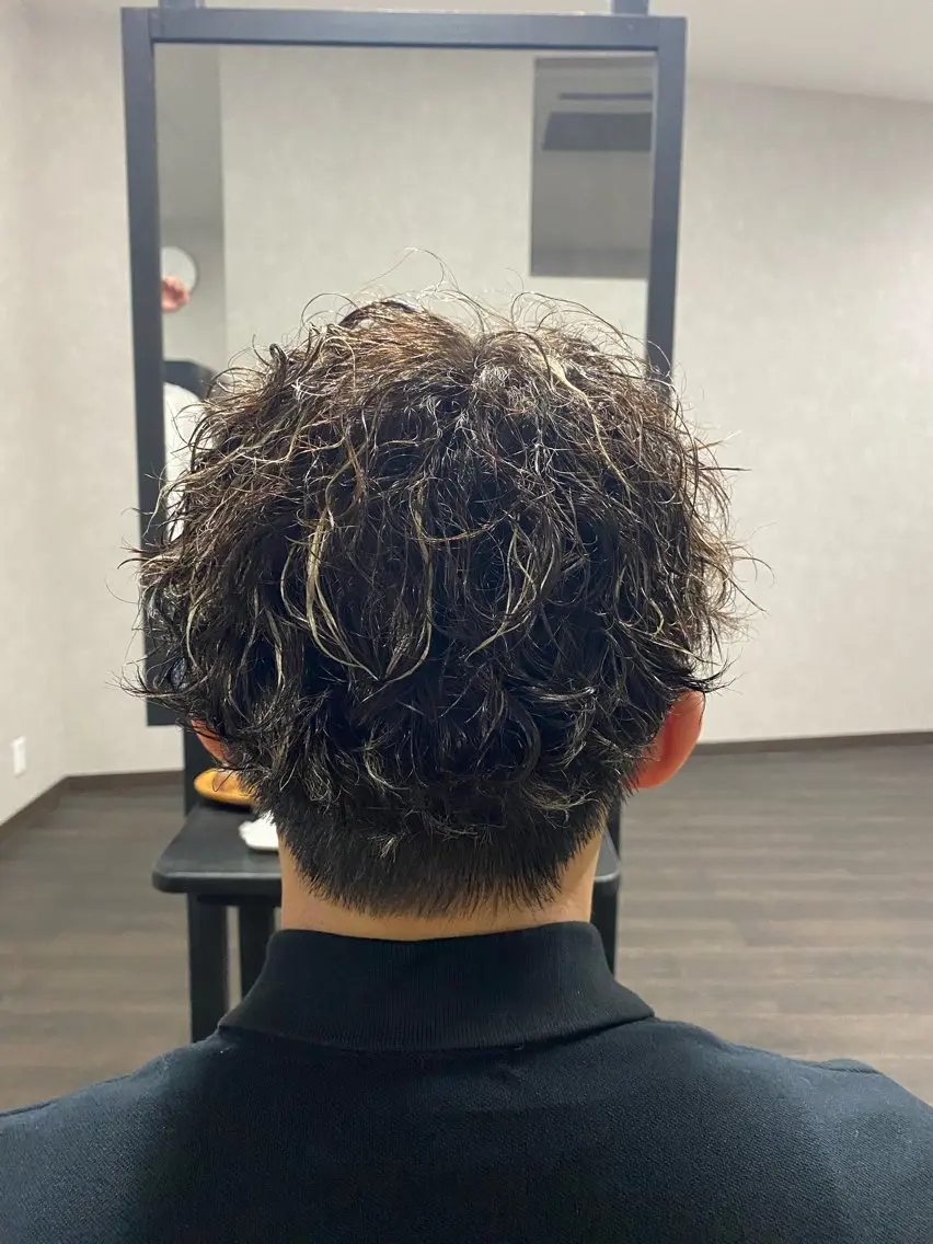 パーマ メンズ メンズパーマ ツイストスパイラルパーマ 刈り上げ 波巻きパーマ スパイラルパーマ 武石 春音のヘアスタイル