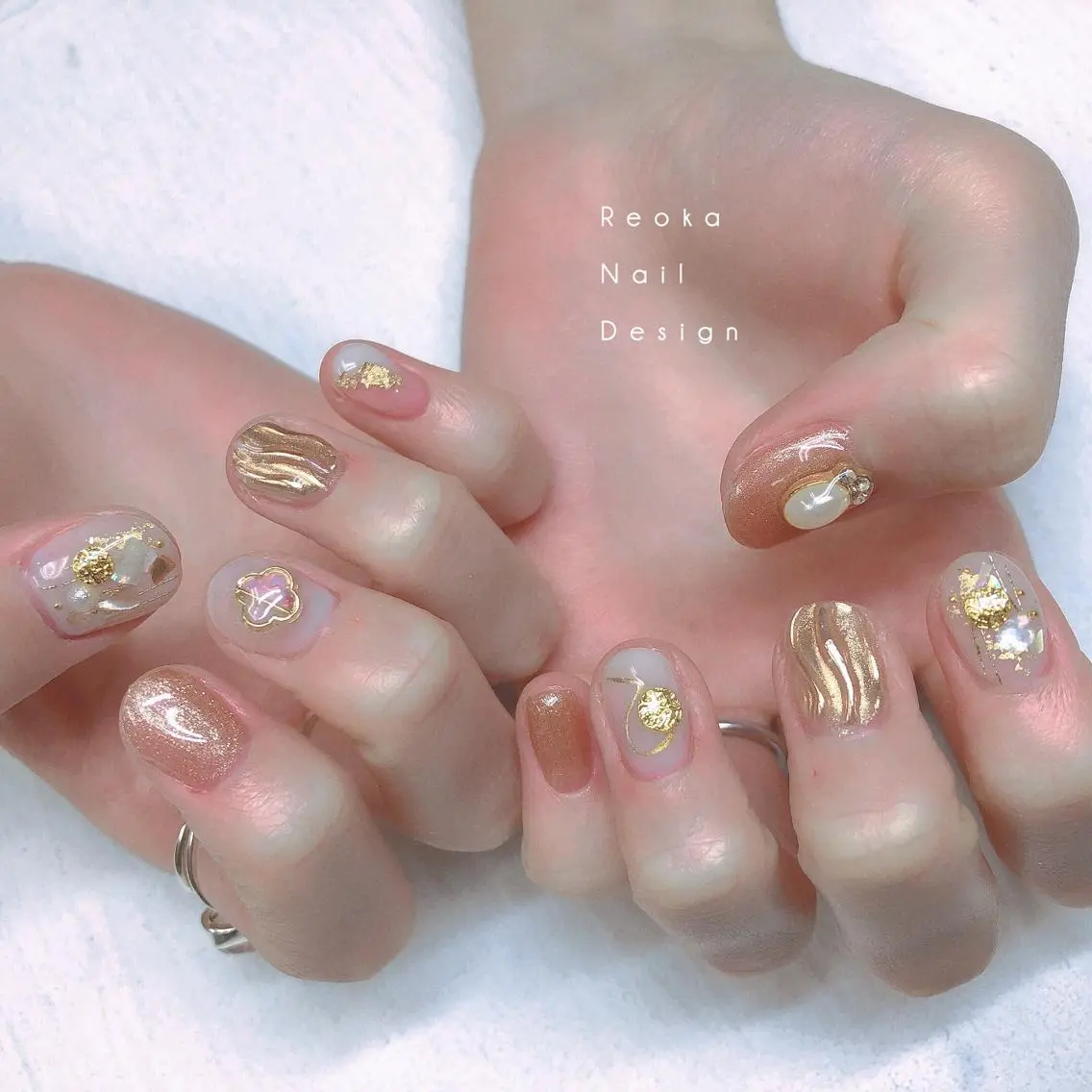 ミディアム ネイル ハンドネイル Blowe ニュアンスのネイルデザイン