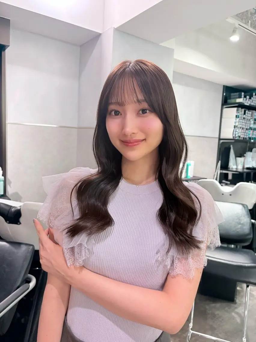 ロング 上田 涼香のヘアスタイル