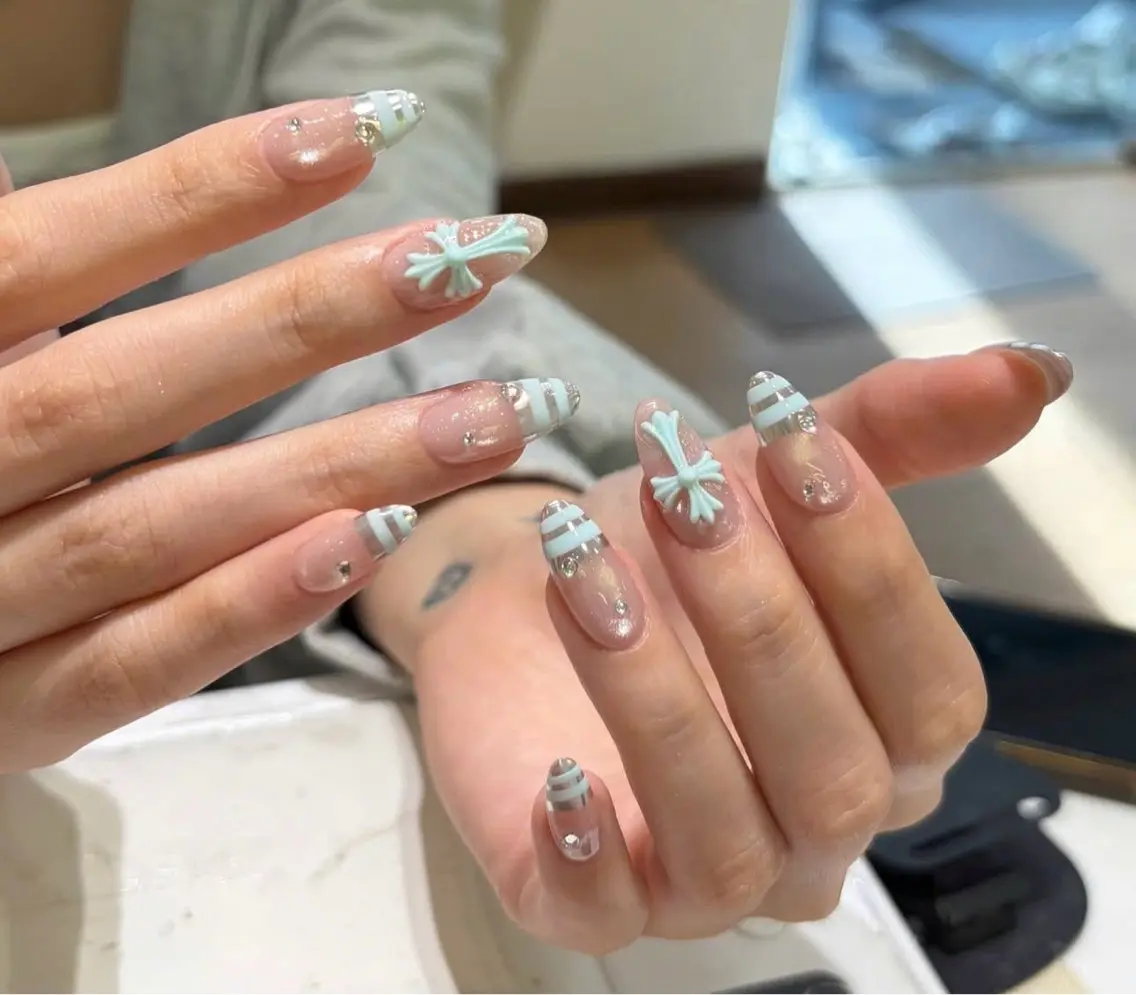 ネイル ガーリー キラキラネイル 韓国ネイル ロングネイル シンプルネイル ハンドネイル Genie Mika Nailsのネイルデザイン