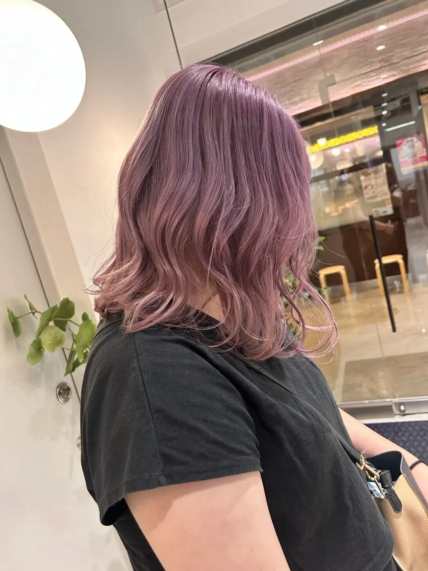 ミディアム カラー 薄田 珠美のヘアスタイル